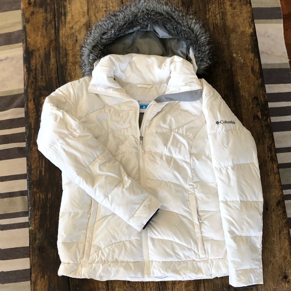 Columbia women’s white down jacket XL